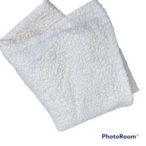 Urban Outfitters OU Home White Throw Soft Sherpa Fleece Blanket 65" x 70"